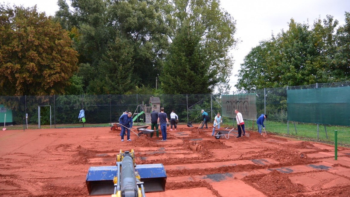 Vorbereitungsarbeiten für neue Tennisplätze laufen…